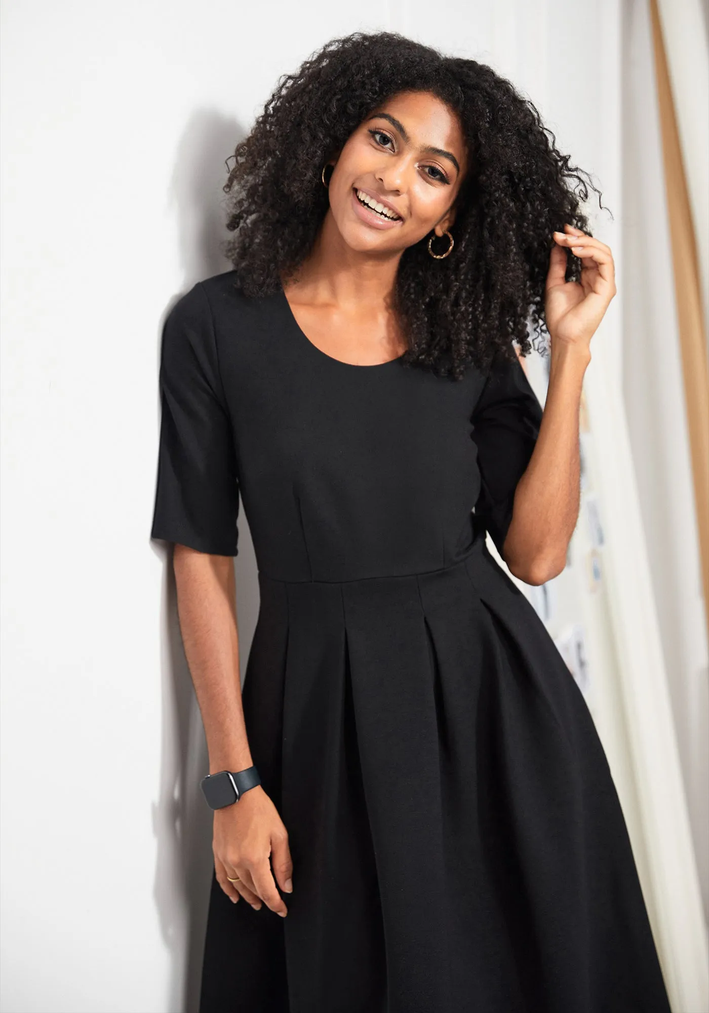 Sculpt & Sway Scoop Neck Dress (Black)